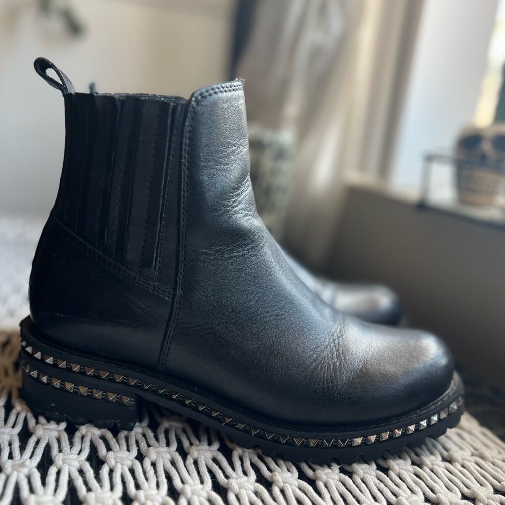 Steve Madden Studded Boot